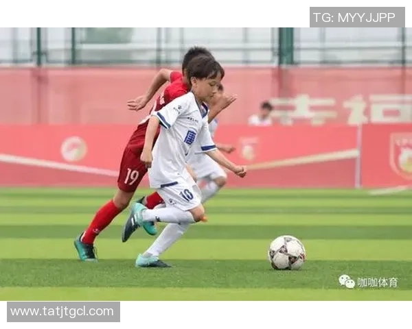 拉萨足球崛起新星：草根球员成长为国家队未来之星